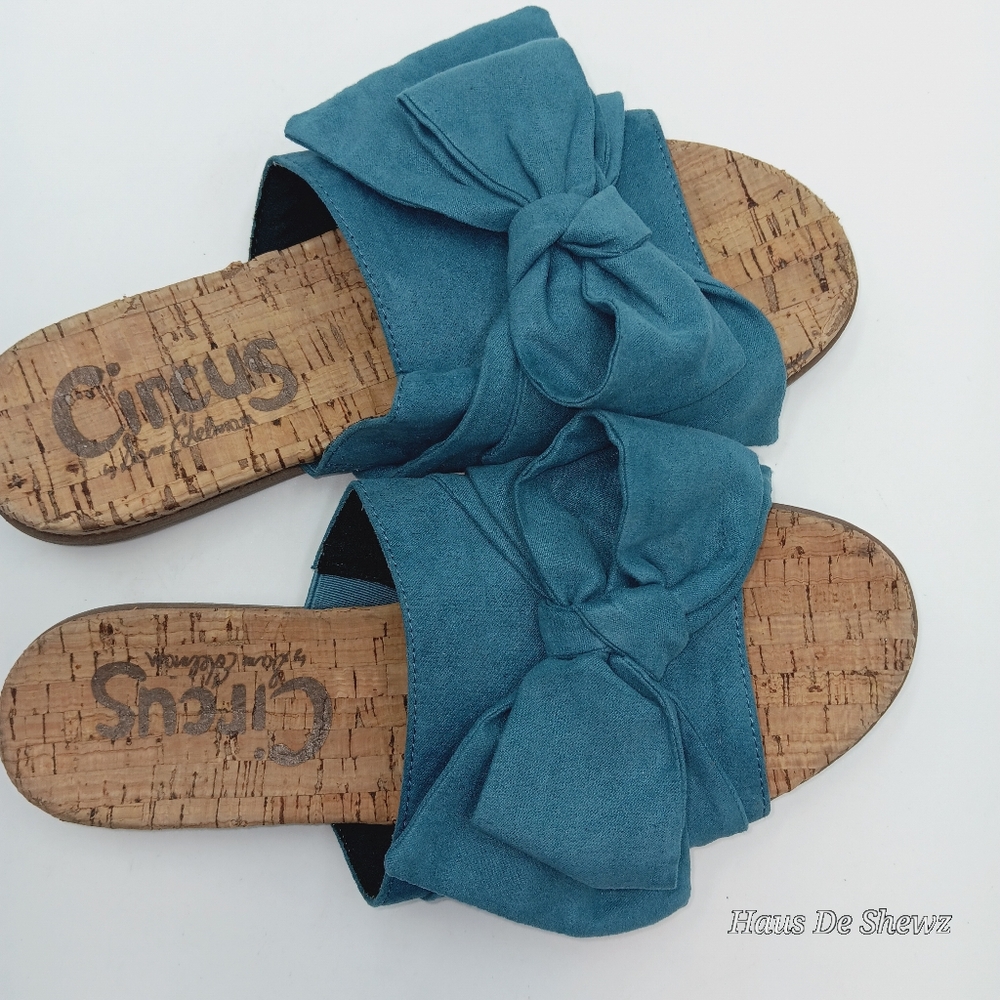 Circus bow sandals